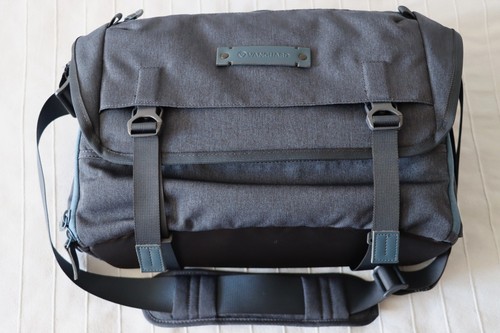 Large camera bag for dslr - large,
