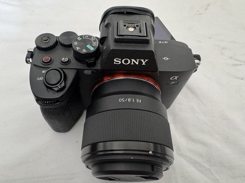 Sony mirrorless camera - iv,